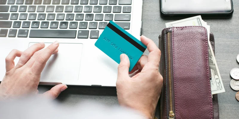 Customer shopping online on a mobile device with an accessible store
