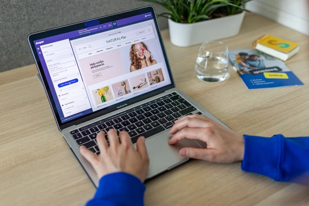 Hands editing an online store — Shopify Hydrogen Development